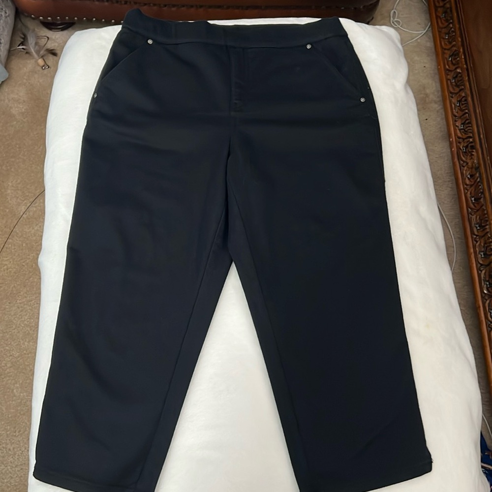 Womens Intro Love the Fit Cropped Black pants Size 8